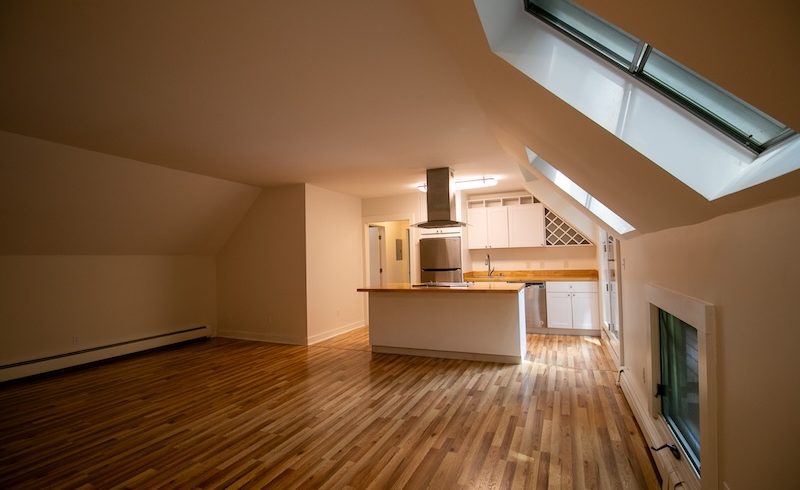 A spacious 3-bedroom walk-up apartment is now available for rent at Teatown A spacious 3-bedroom walk-up apartment is now available for rent at Teatown